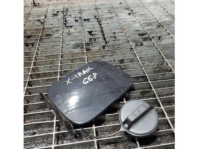 bontott NISSAN X-TRAIL I Tankajtó