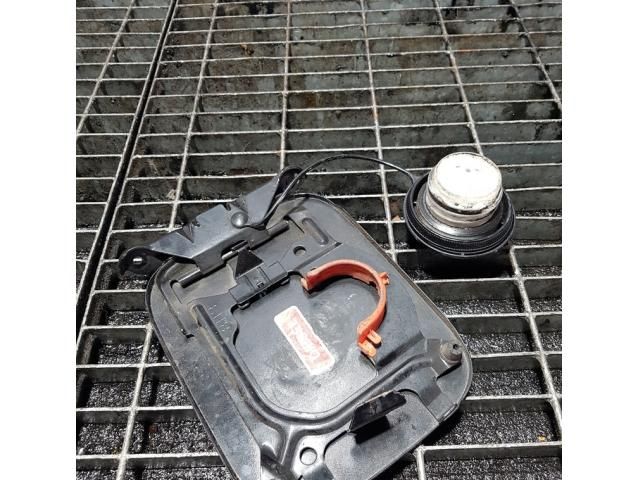 bontott NISSAN X-TRAIL I Tankajtó