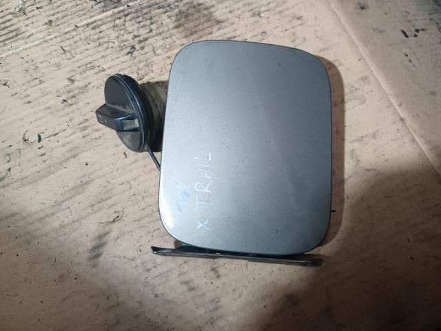 bontott NISSAN X-TRAIL I Tankajtó