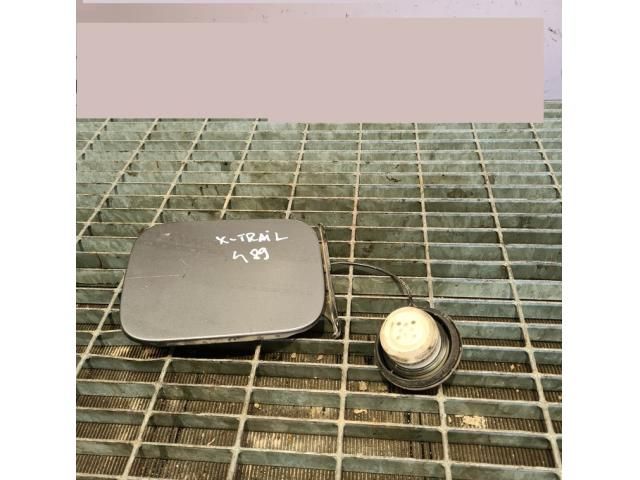bontott NISSAN X-TRAIL I Tankajtó