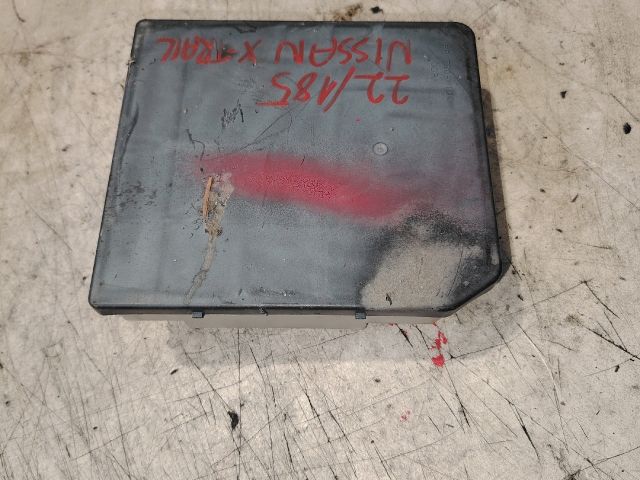 bontott NISSAN X-TRAIL II Biztosítéktábla Motortér