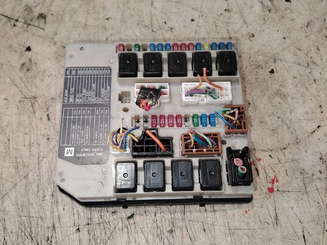 bontott NISSAN X-TRAIL II Biztosítéktábla Motortér