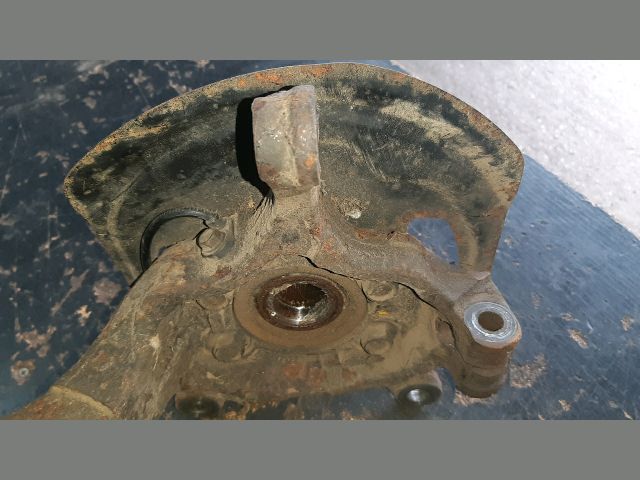 bontott NISSAN X-TRAIL II Jobb első Csonkállvány Kerékaggyal