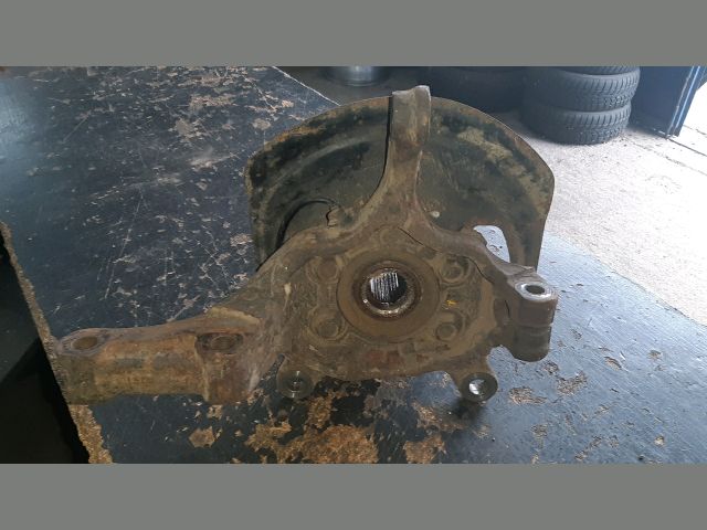 bontott NISSAN X-TRAIL II Jobb első Csonkállvány Kerékaggyal