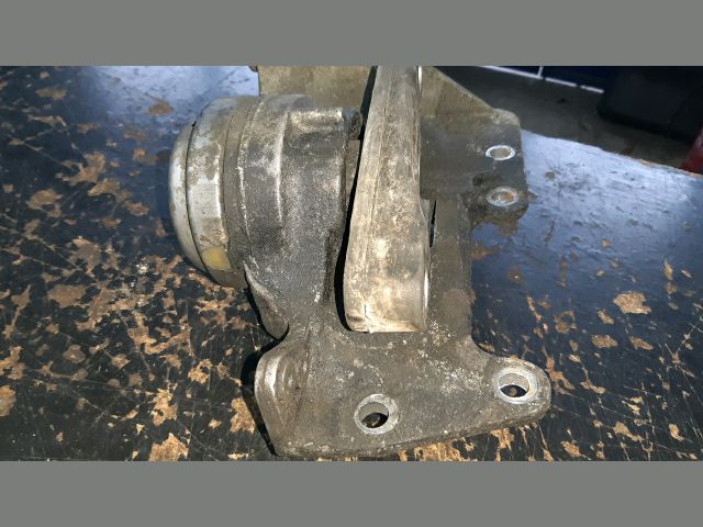 bontott NISSAN X-TRAIL II Motor Tartó Bak Bal