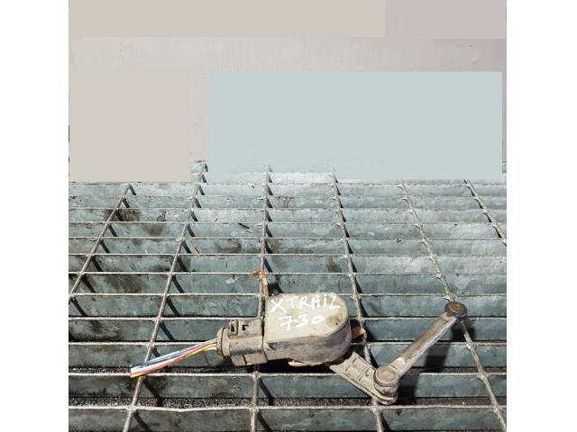 bontott NISSAN X-TRAIL II Első Xenon Szintszabályzó Jeladó