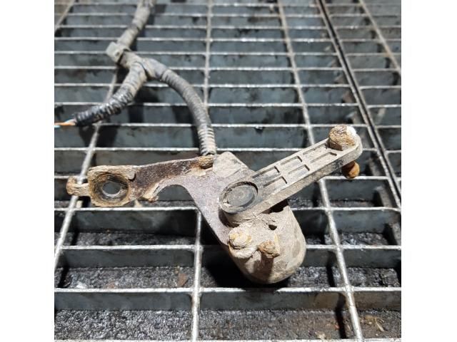 bontott NISSAN X-TRAIL II Első Xenon Szintszabályzó Jeladó