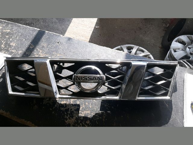 bontott NISSAN X-TRAIL II Hűtőrács
