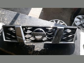 bontott NISSAN X-TRAIL II Hűtőrács