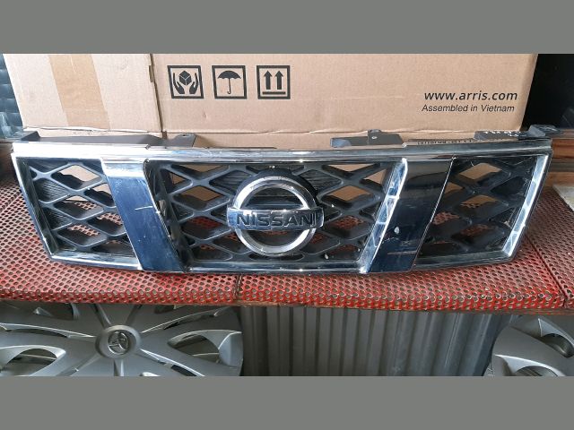 bontott NISSAN X-TRAIL II Hűtőrács