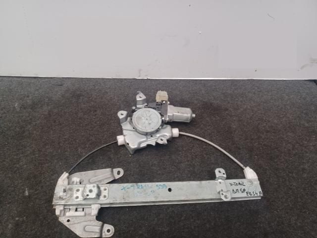 bontott NISSAN X-TRAIL II Jobb hátsó Ablakemelő Szerkezet (Elektromos)