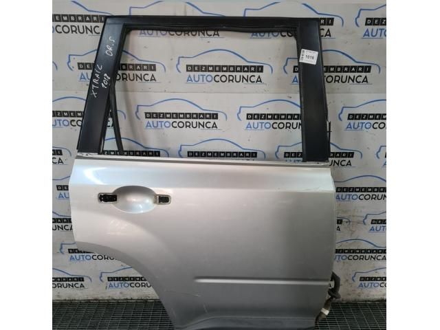 bontott NISSAN X-TRAIL II Jobb hátsó Ajtó (Üres lemez)