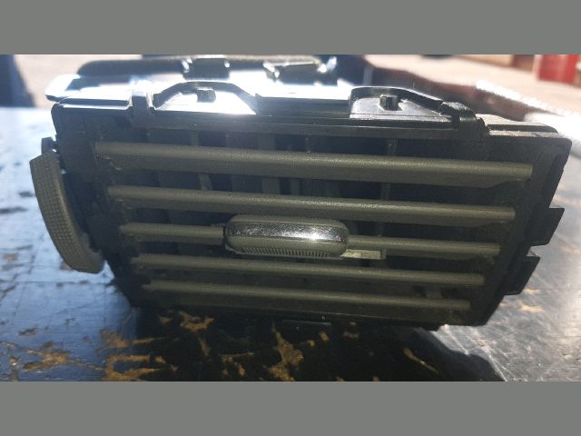 bontott NISSAN X-TRAIL II Jobb Szellőző