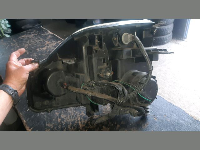 bontott NISSAN X-TRAIL II Jobb Xenon Fényszóró