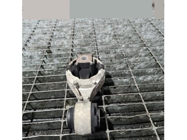 bontott NISSAN X-TRAIL II Tartó Bak