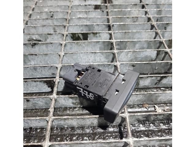 bontott NISSAN X-TRAIL II Vészvillogó Kapcsoló