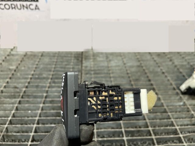 bontott NISSAN X-TRAIL II Vészvillogó Kapcsoló