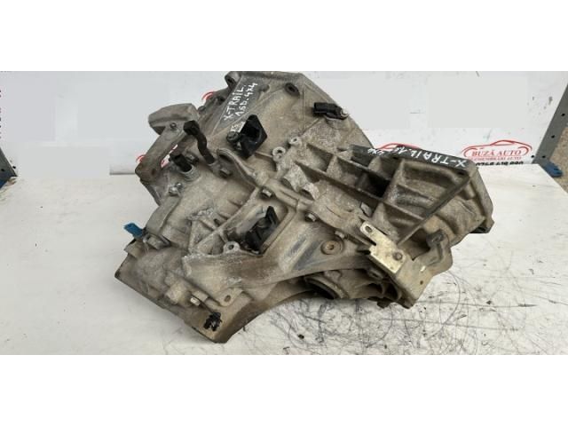 bontott NISSAN X-TRAIL III Váltó (Mechanikus)