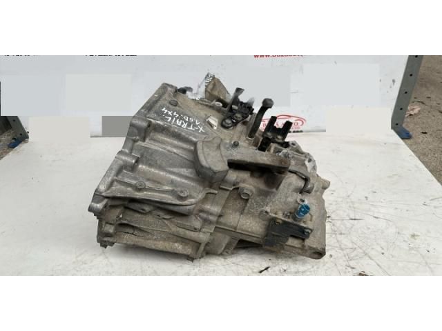 bontott NISSAN X-TRAIL III Váltó (Mechanikus)