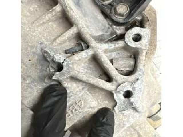 bontott NISSAN X-TRAIL III Váltó (Mechanikus)