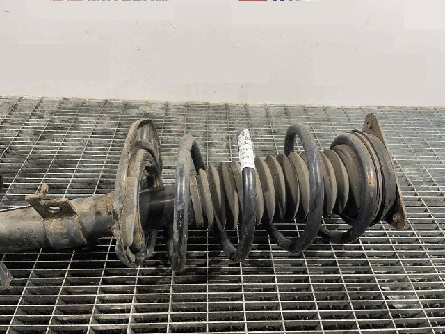 bontott NISSAN X-TRAIL III Első Rugó