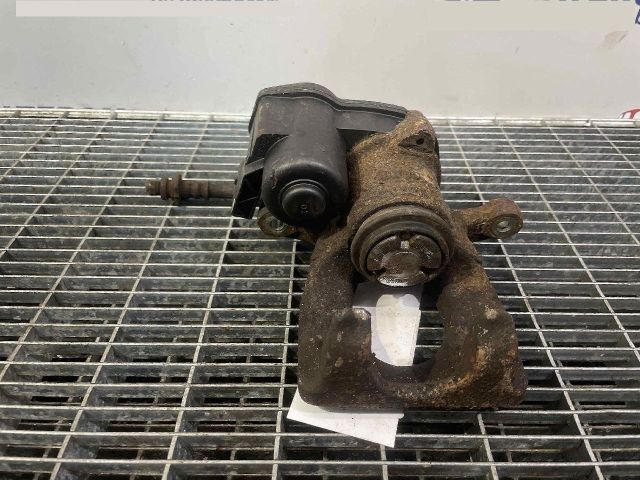 bontott NISSAN X-TRAIL III Jobb hátsó Féknyereg Munkahengerrel