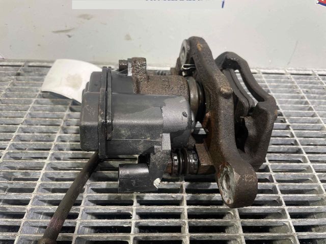 bontott NISSAN X-TRAIL III Jobb hátsó Féknyereg Munkahengerrel