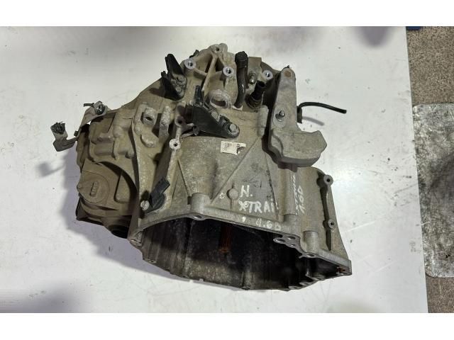 bontott NISSAN X-TRAIL III Váltó (Mechanikus)