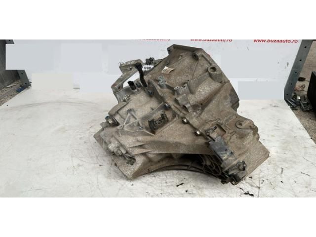 bontott NISSAN X-TRAIL III Váltó (Mechanikus)