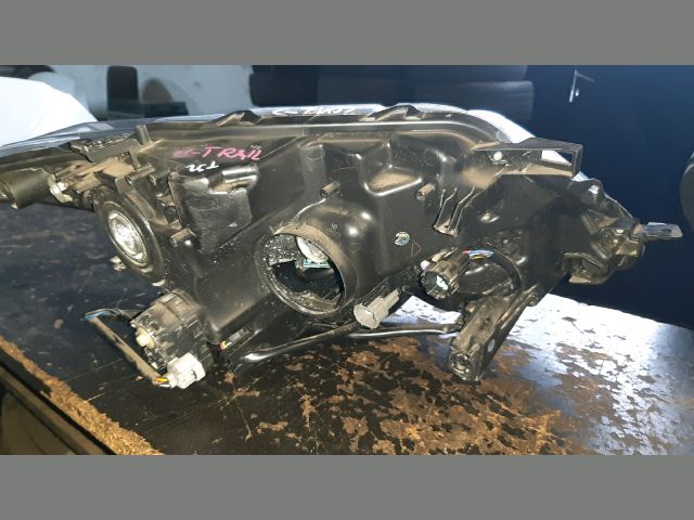 bontott NISSAN X-TRAIL III Bal Fényszóró