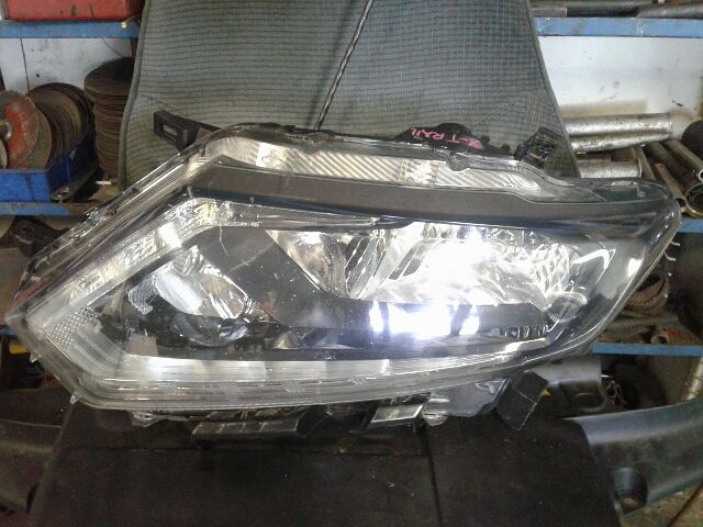 bontott NISSAN X-TRAIL III Bal Fényszóró