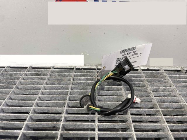 bontott NISSAN X-TRAIL III Csomagtérajtó Kilincs