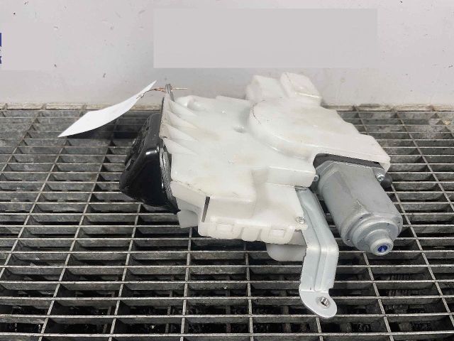 bontott NISSAN X-TRAIL III Csomagtérajtó Ütköző