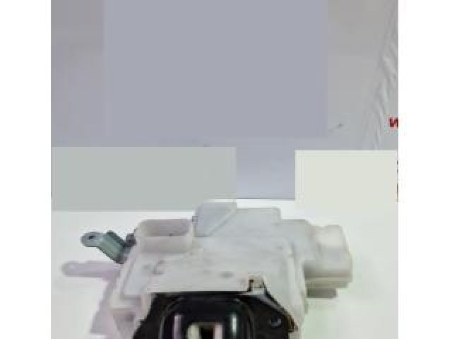 bontott NISSAN X-TRAIL III Csomagtérajtó Ütköző