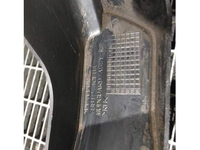 bontott NISSAN X-TRAIL III Első Sárvédő Gumi Pár