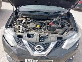 bontott NISSAN X-TRAIL III Jobb C Oszlop Burkolat