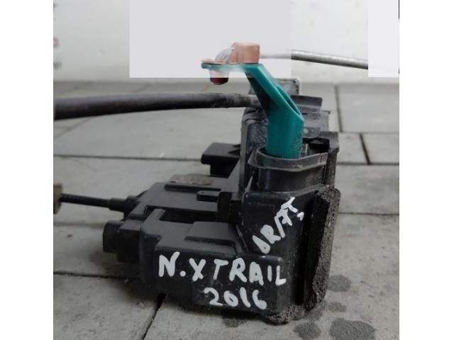 bontott NISSAN X-TRAIL III Jobb első Ajtózár