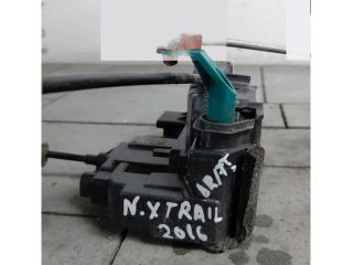 bontott NISSAN X-TRAIL III Jobb első Ajtózár