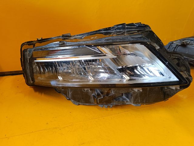 bontott NISSAN X-TRAIL III Jobb Fényszóró