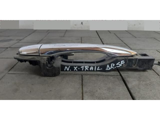 bontott NISSAN X-TRAIL III Jobb hátsó Külső Kilincs
