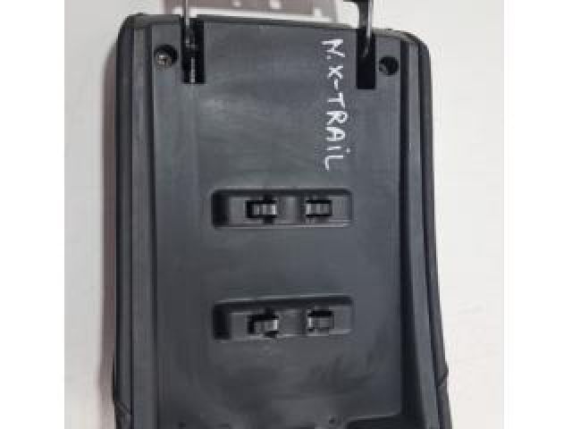 bontott NISSAN X-TRAIL III Könyöklő