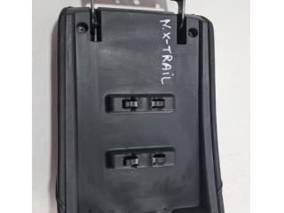 bontott NISSAN X-TRAIL III Könyöklő