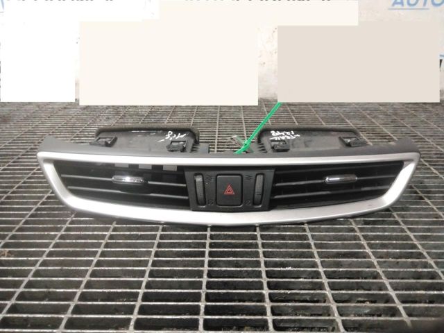 bontott NISSAN X-TRAIL III Középső Szellőző