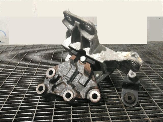 bontott NISSAN X-TRAIL III Tartó Bak