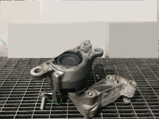 bontott NISSAN X-TRAIL III Tartó Bak