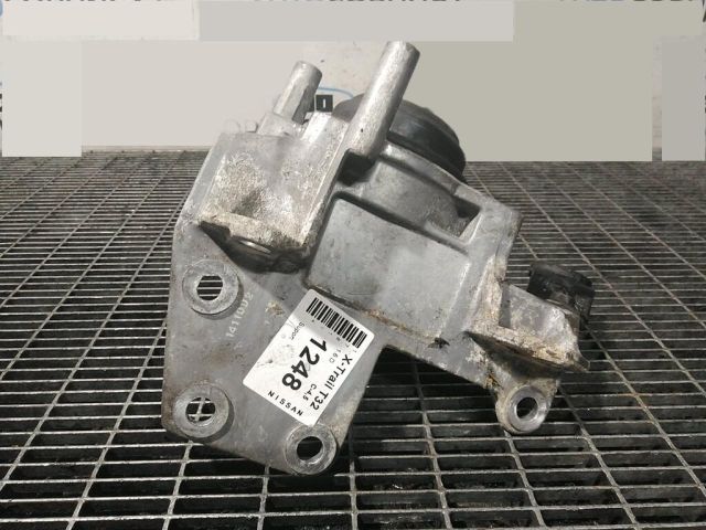 bontott NISSAN X-TRAIL III Tartó Bak