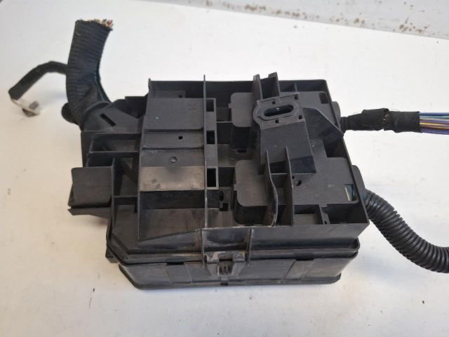 bontott OPEL ADAM Biztosítéktábla Motortér