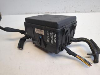 bontott OPEL ADAM Biztosítéktábla Motortér