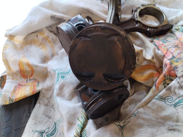 bontott OPEL ADAM Dugattyú és Hajtókar