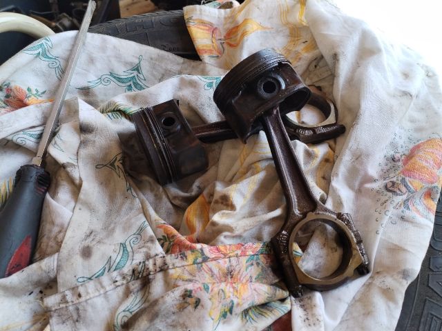 bontott OPEL ADAM Dugattyú és Hajtókar